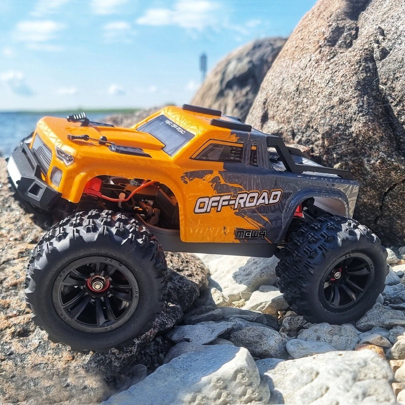 Радиоуправляемый внедорожник MJX Hyper Go 4WD Brushless MEW4 Truck 1:16 - MJX-M163